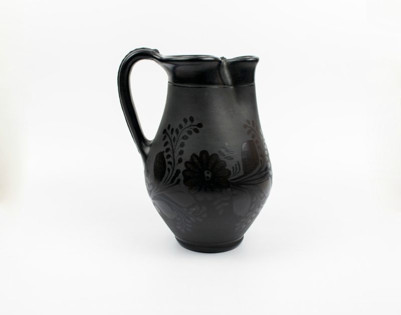 Krug aus schwarzgebrannte schwarz geräucherter Keramik
