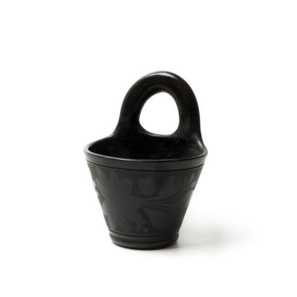 Wandbehälter aus schwarz geräucherter Keramik