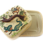 Keramik Butterdose mit Märchen (Drachen mit Prinz) Muster