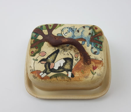 Keramik Butterdose mit Märchen (Katze mit Hund) Muster